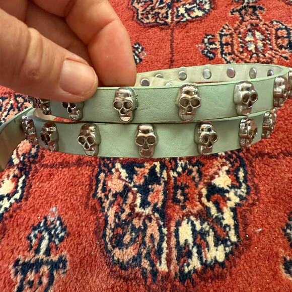 Skull Encrusted Light Green Skinny Belt UNUSED Medium 1/2 x 38 inches - Picture 3 of 10